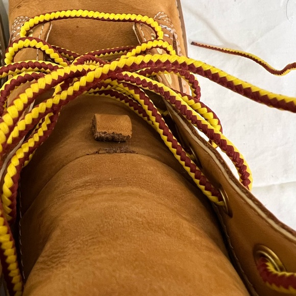 Women’s Timberlands Size 7 - Picture 10 of 16